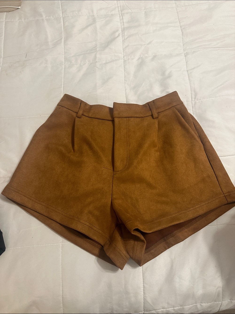 glam High-Waist Suede-Look Shorts in Brown